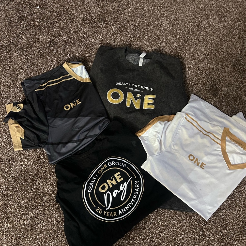 Branded Women's Black and White Logo Tops (Set)